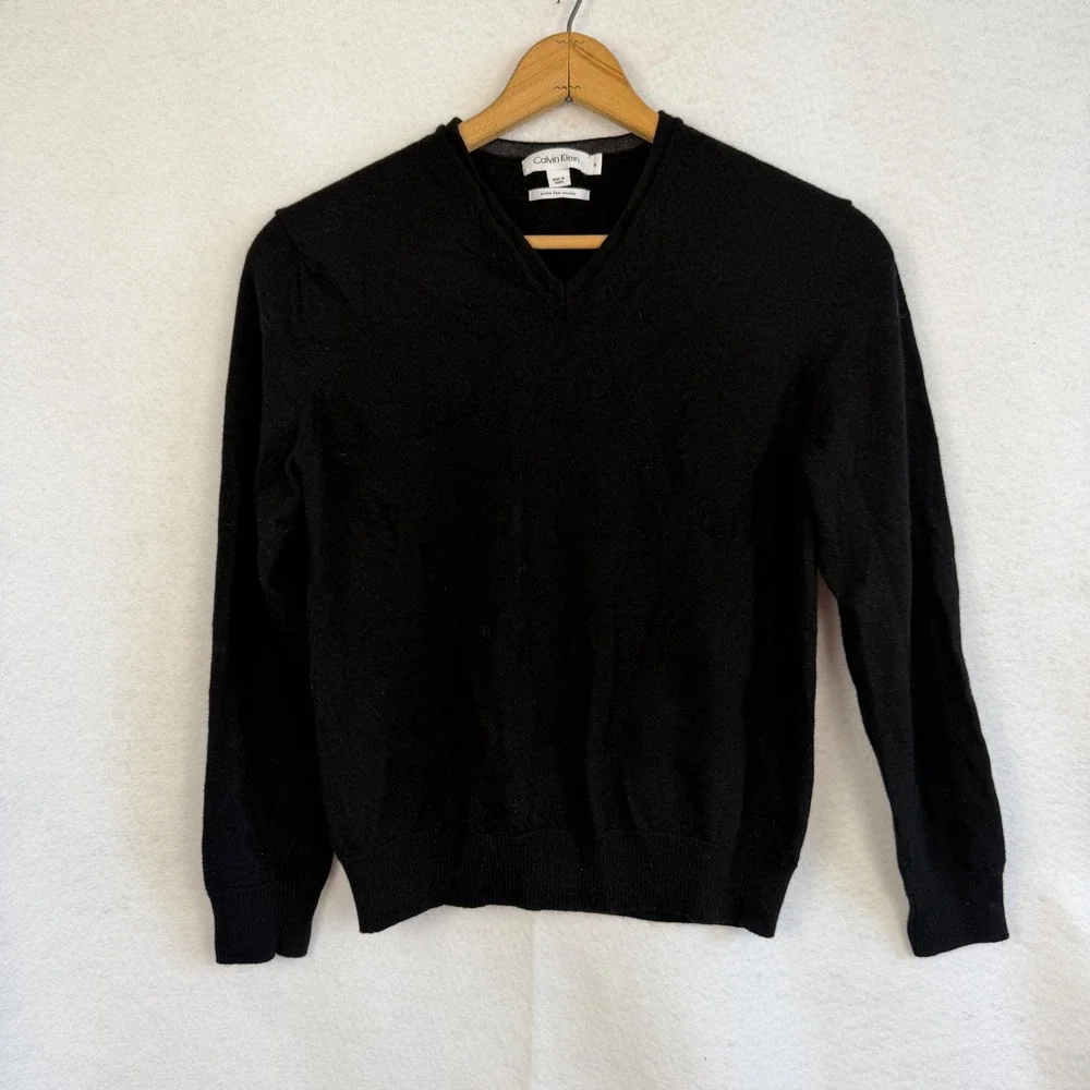 Calvin Klein classic neck